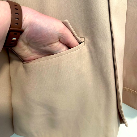 Doe & Rae Blazer - Picture 4 of 12